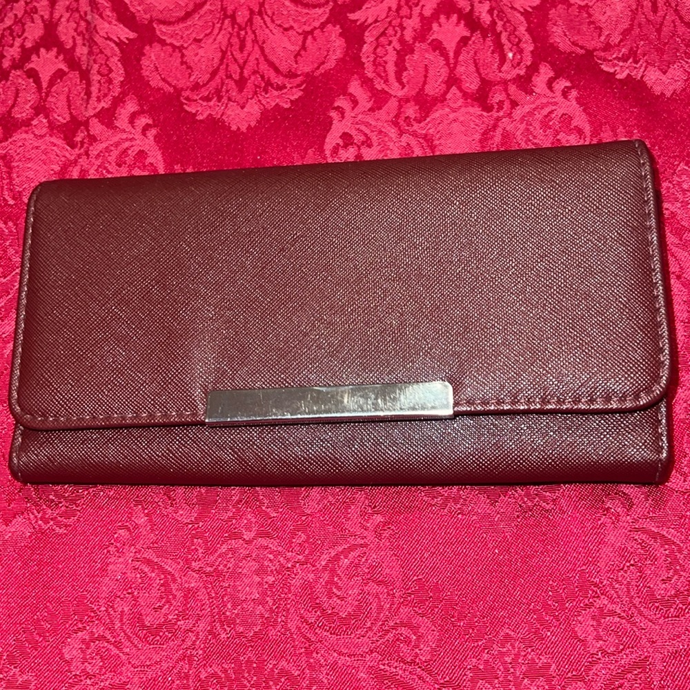 NWOT Brown Wallet, Lots of storage
